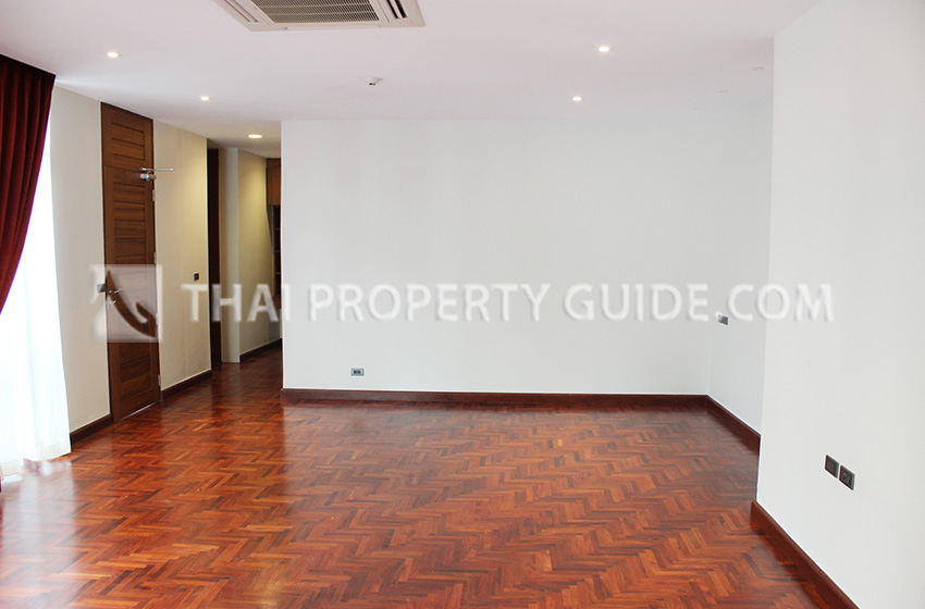 House with Private Pool in Sukhumvit 