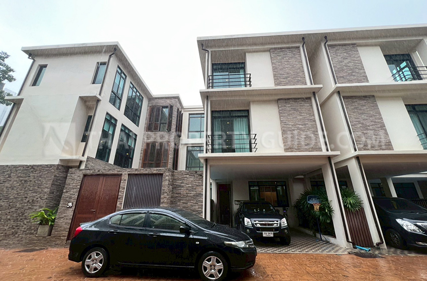 House with Private Pool for rent in Sukhumvit