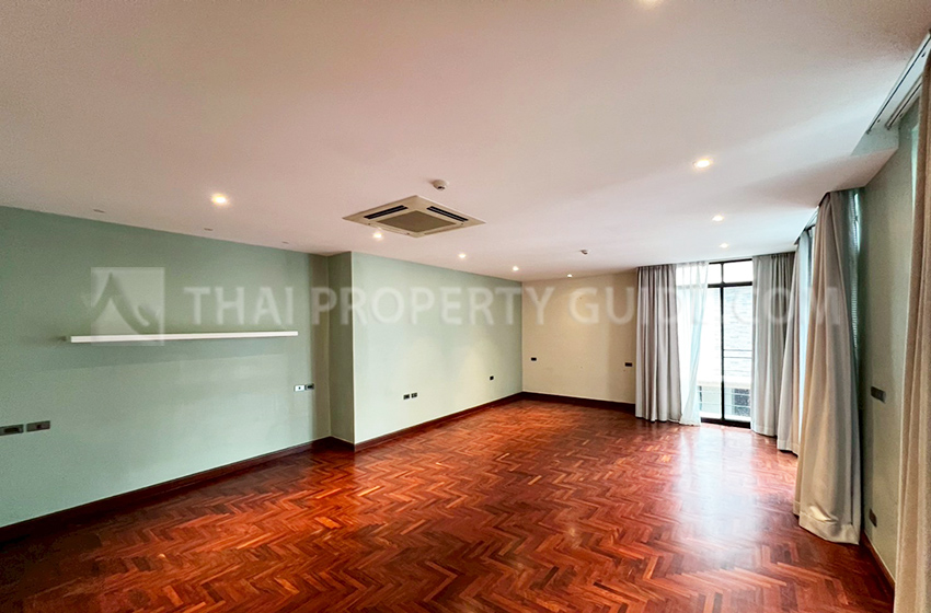 House with Private Pool in Sukhumvit 