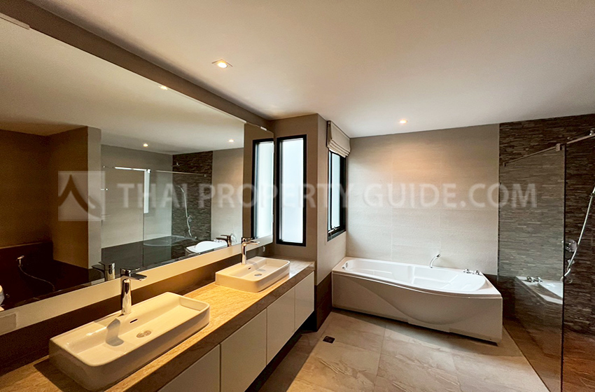 House with Private Pool in Sukhumvit 