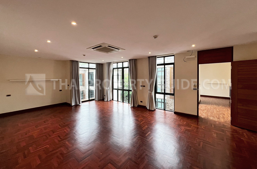 House with Private Pool in Sukhumvit 