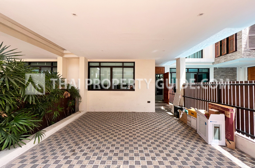 House with Private Pool in Sukhumvit 