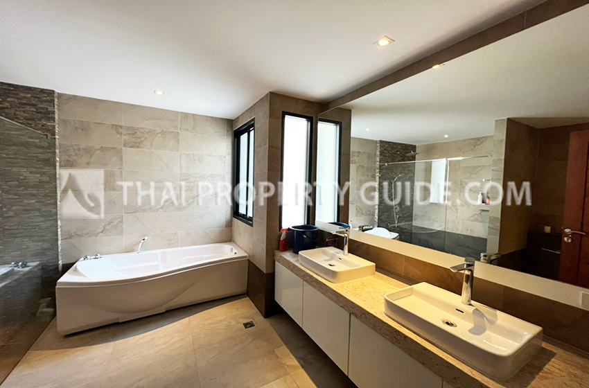 House with Private Pool in Sukhumvit 
