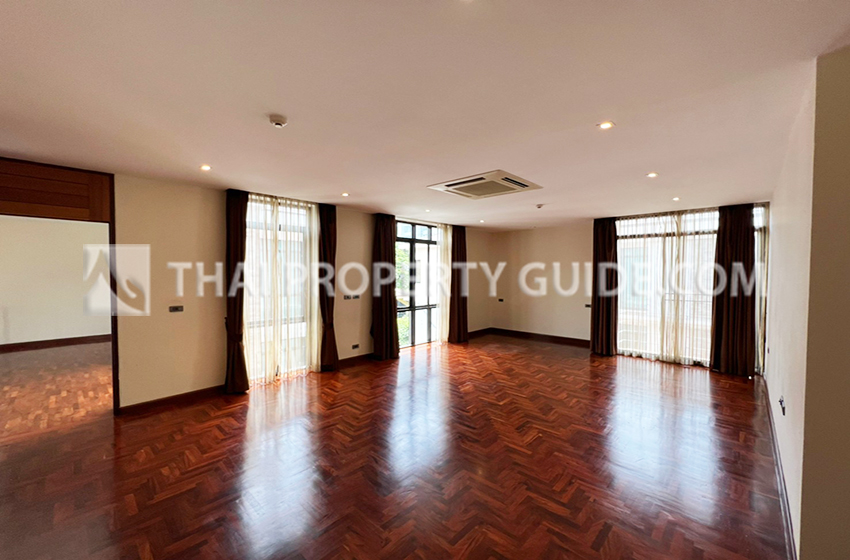 House with Private Pool in Sukhumvit 