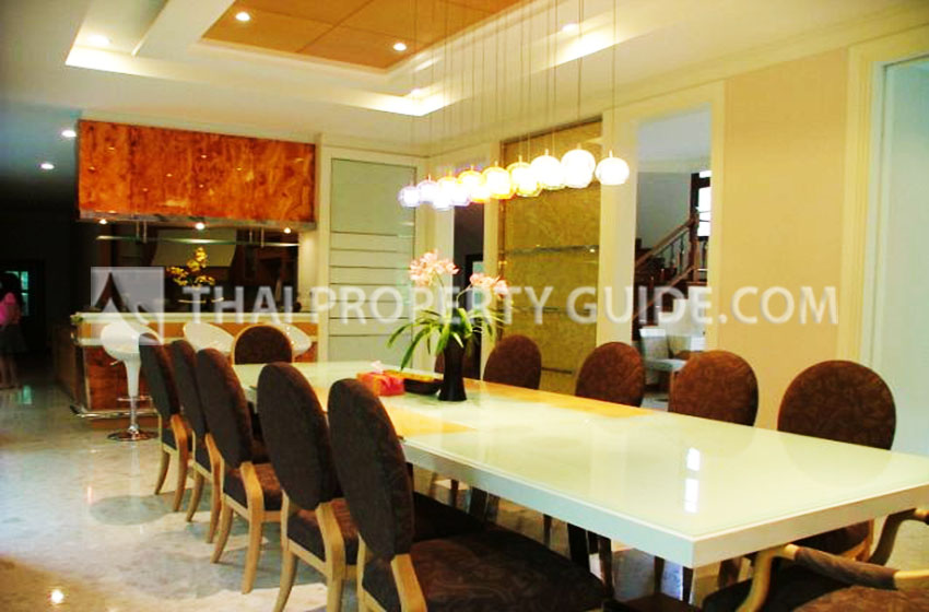 House with Private Pool in Sukhumvit 