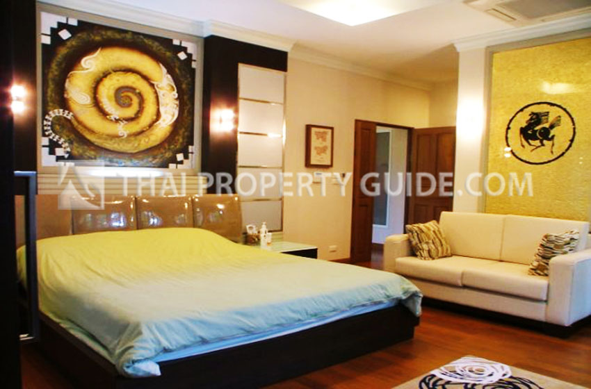House with Private Pool in Sukhumvit 