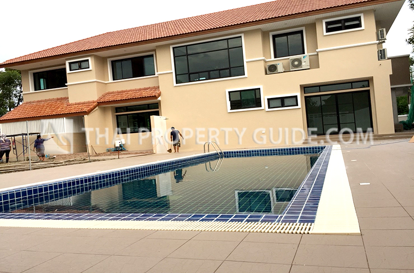 House with Private Pool in Sukhumvit : Panya Village On-Nut 