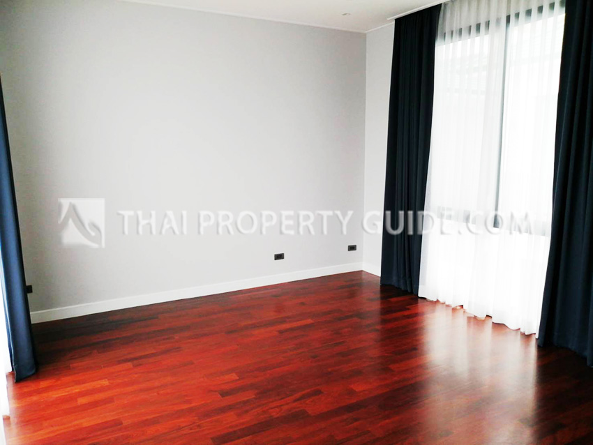 House with Private Pool in Sukhumvit 