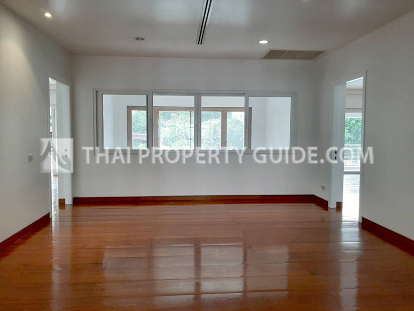 House with Private Pool in Sukhumvit 