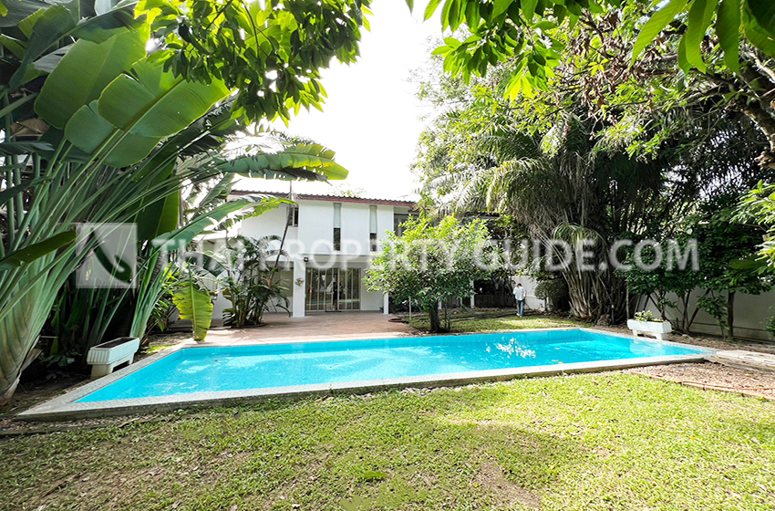 House with Private Pool in Sukhumvit 