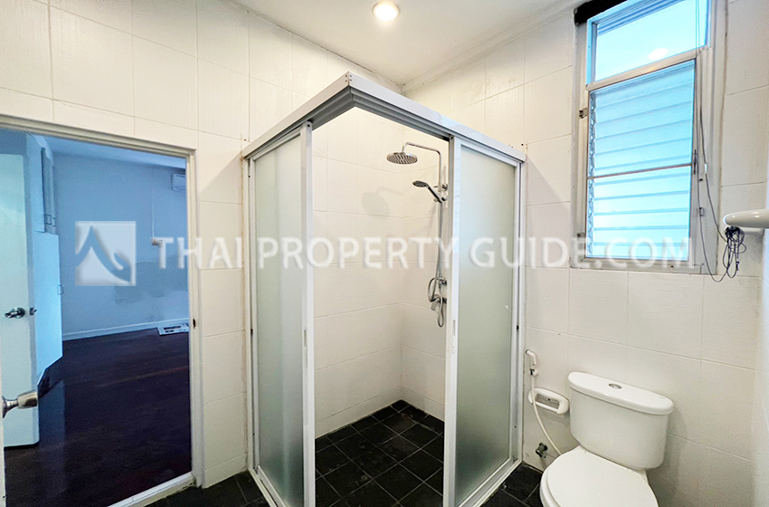 House with Private Pool in Sukhumvit 