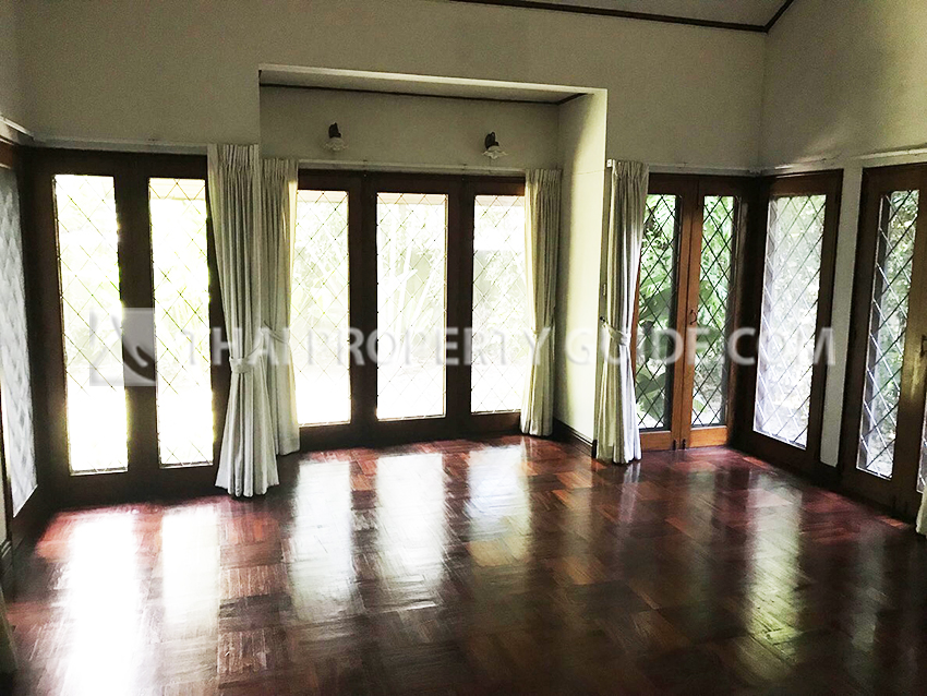 House with Private Pool in Sukhumvit 