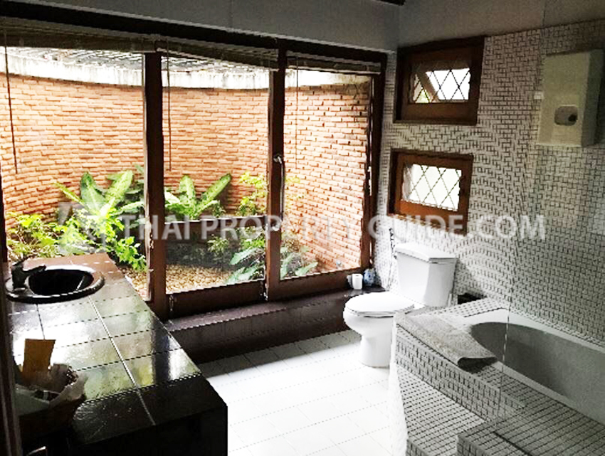 House with Private Pool in Sukhumvit 