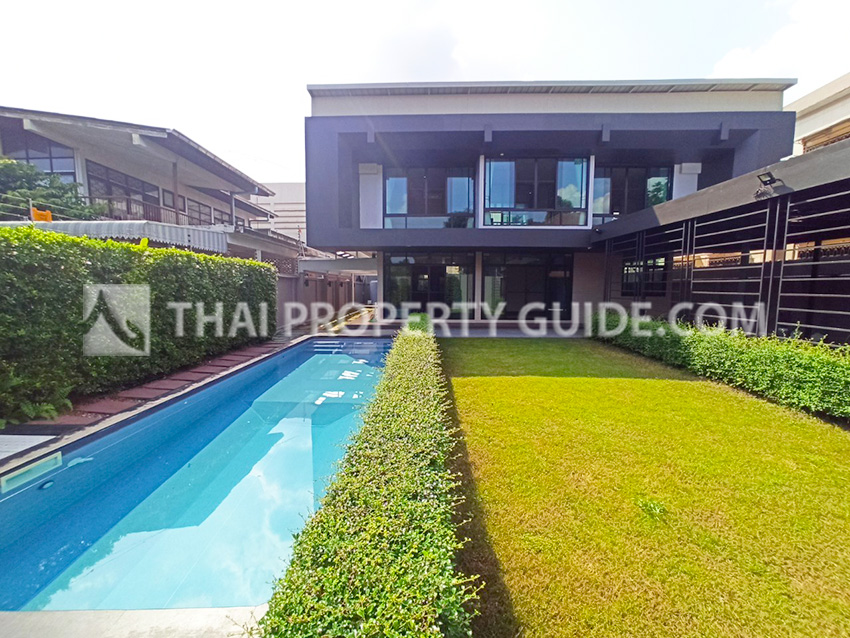 House with Private Pool in Sukhumvit 