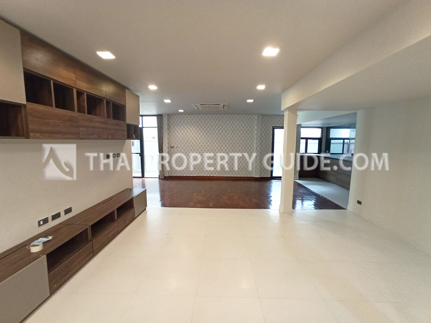 House with Private Pool in Sukhumvit 