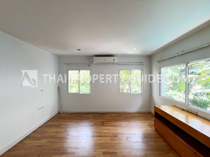 House with Private Pool in Sukhumvit 