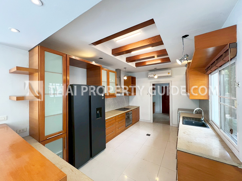 House with Private Pool in Sukhumvit 