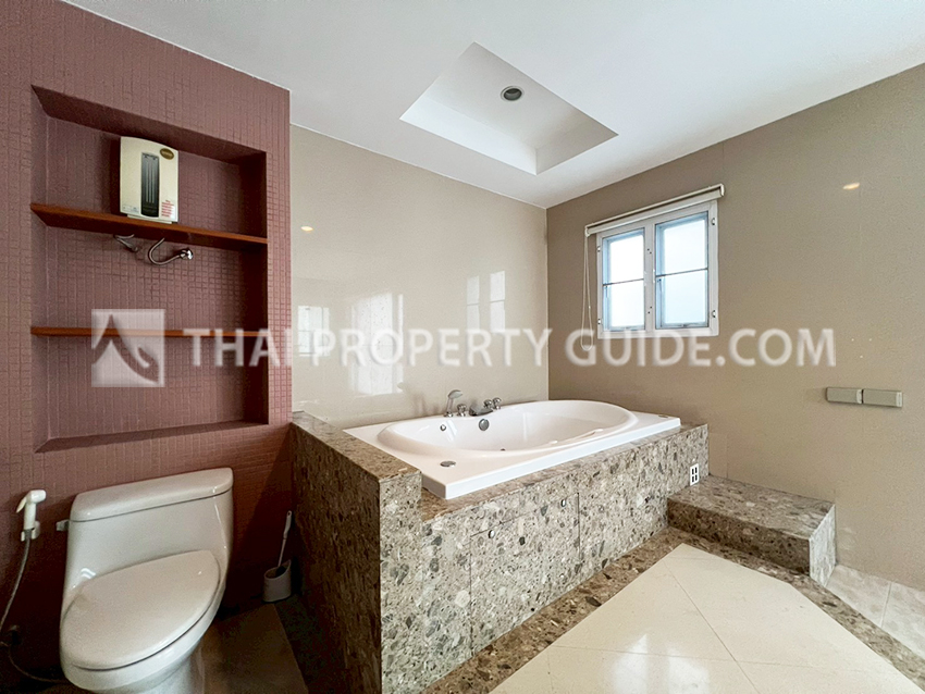 House with Private Pool in Sukhumvit 