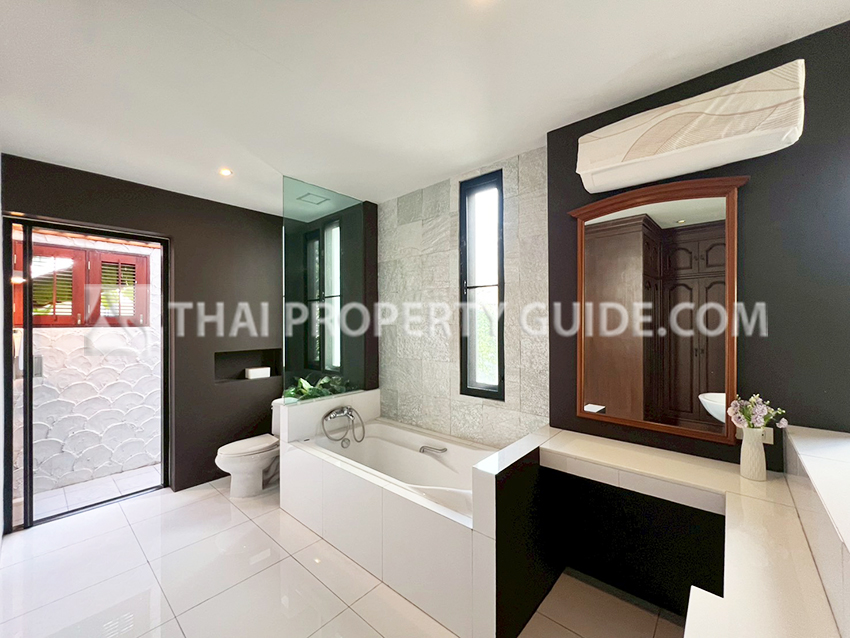 House with Private Pool in Sukhumvit 