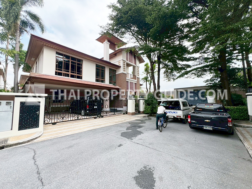 House with Private Pool for rent in Sukhumvit