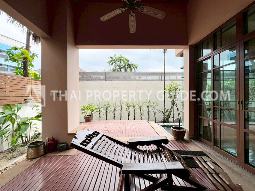 House with Private Pool in Sukhumvit 
