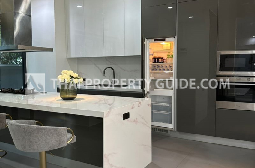 House with Private Pool in Sukhumvit 