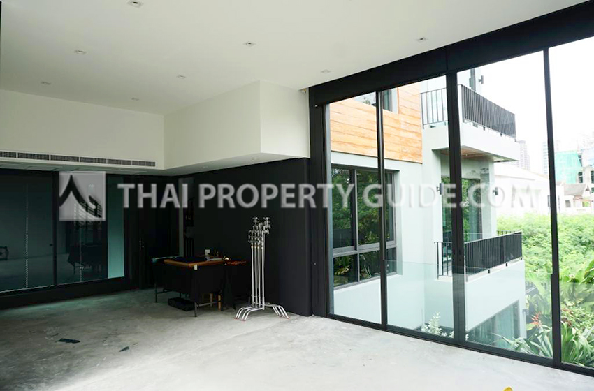 House with Private Pool in Sukhumvit 