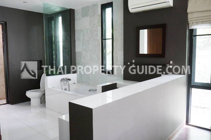 House with Private Pool in Sukhumvit 