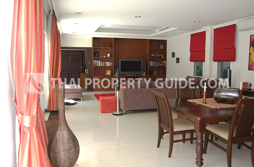 House with Private Pool in Sukhumvit 