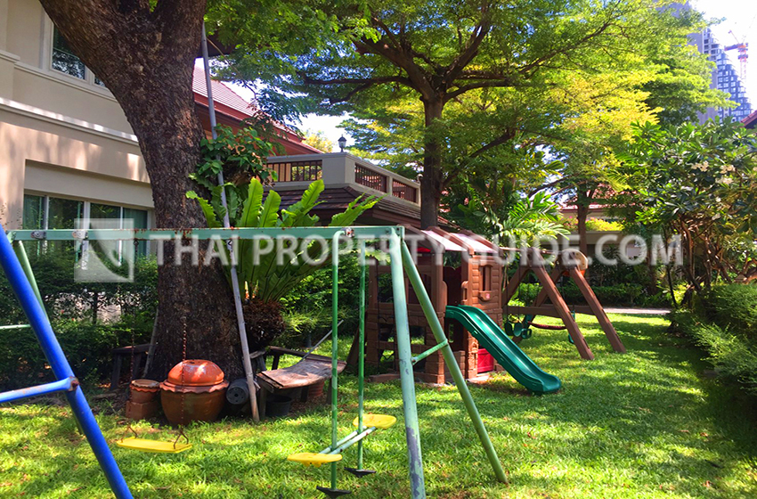 House with Private Pool in Sukhumvit 