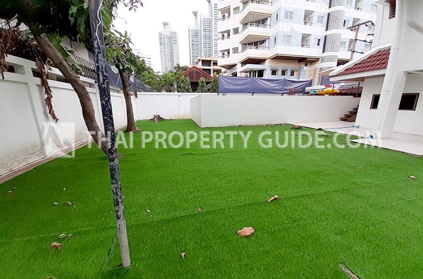 House with Private Pool in Sukhumvit 