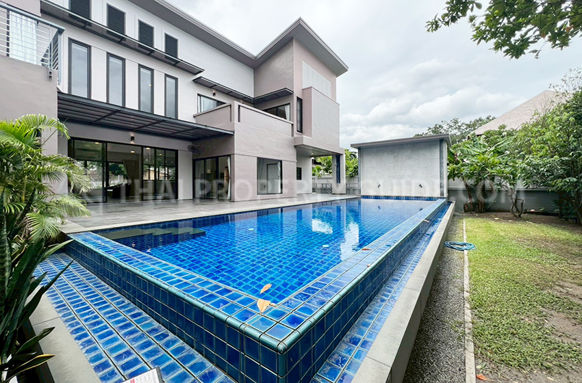House with Private Pool in Sukhumvit