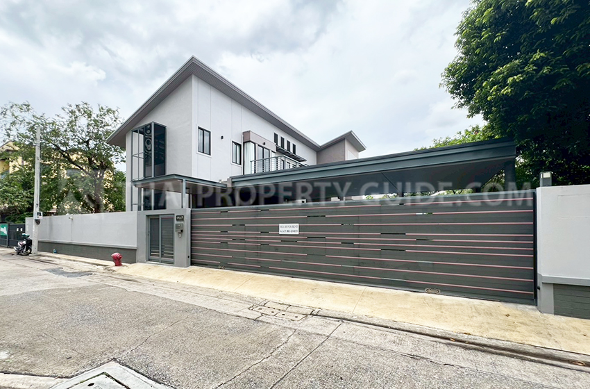 House with Private Pool in Sukhumvit 