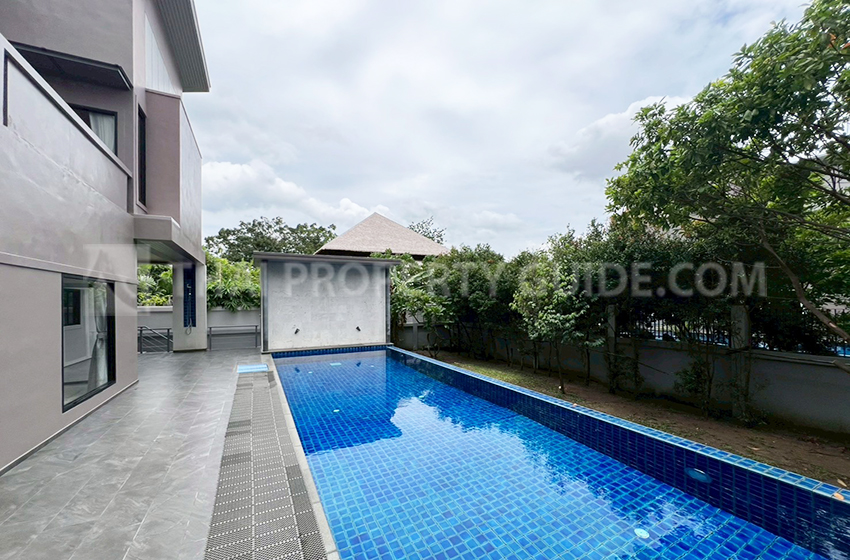 House with Private Pool in Sukhumvit 