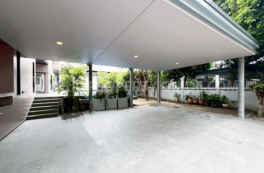 House with Private Pool in Sukhumvit 