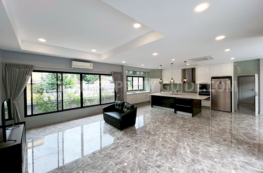 House with Private Pool in Sukhumvit 