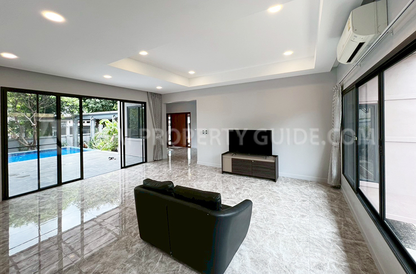 House with Private Pool in Sukhumvit 