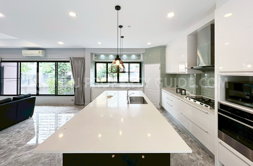 House with Private Pool in Sukhumvit 