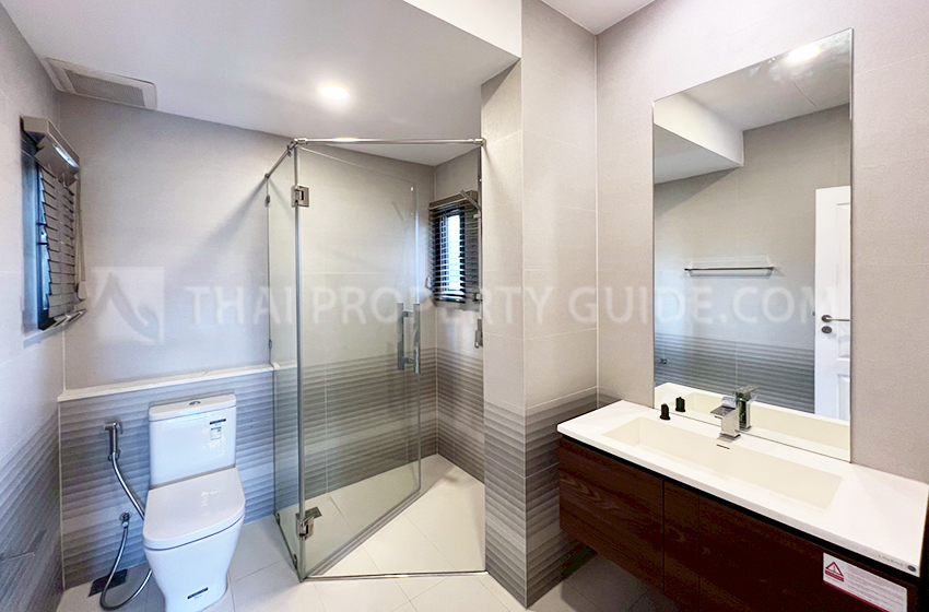 House with Private Pool in Sukhumvit 
