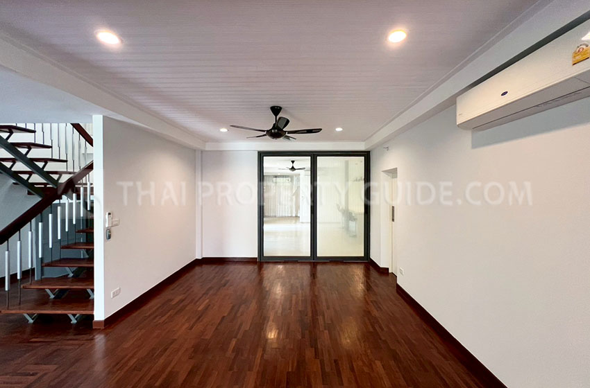 House with Private Pool in Sukhumvit 