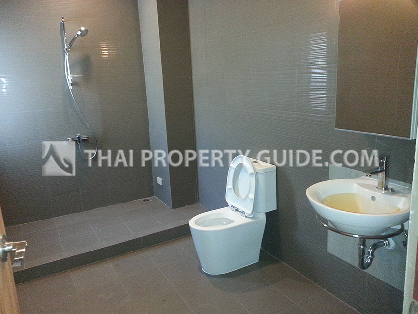 House with Private Pool in Sukhumvit : Panya Village On-Nut 