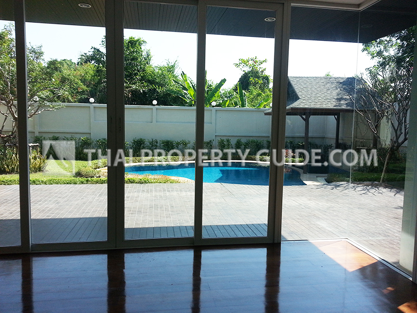 House with Private Pool in Sukhumvit : Panya Village On-Nut 