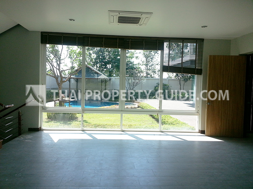 House with Private Pool in Sukhumvit : Panya Village On-Nut 