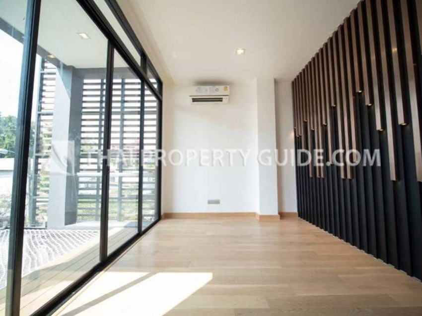 House with Private Pool in Sukhumvit 