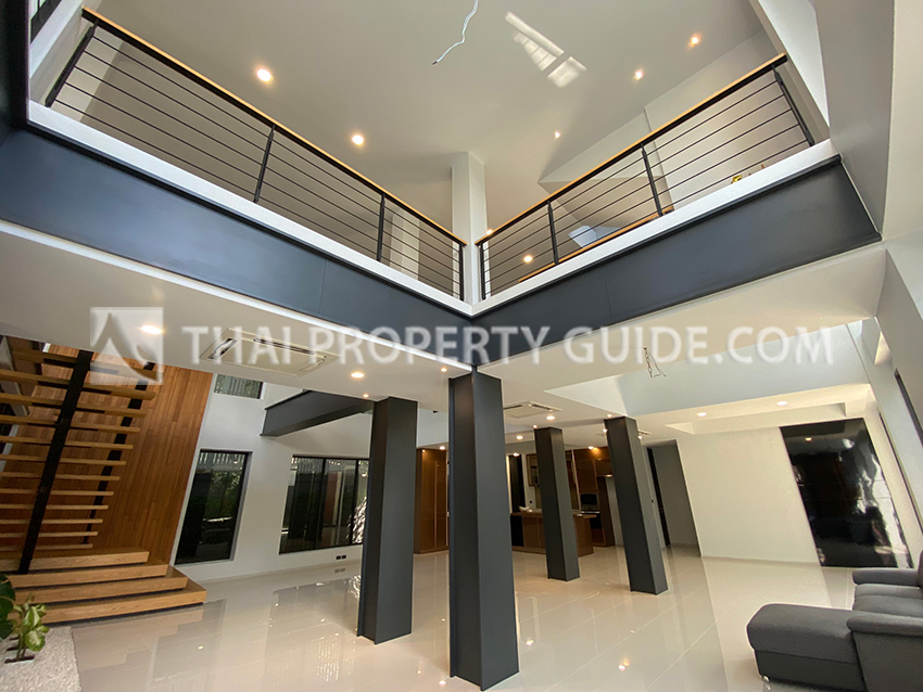 House with Private Pool in Sukhumvit 