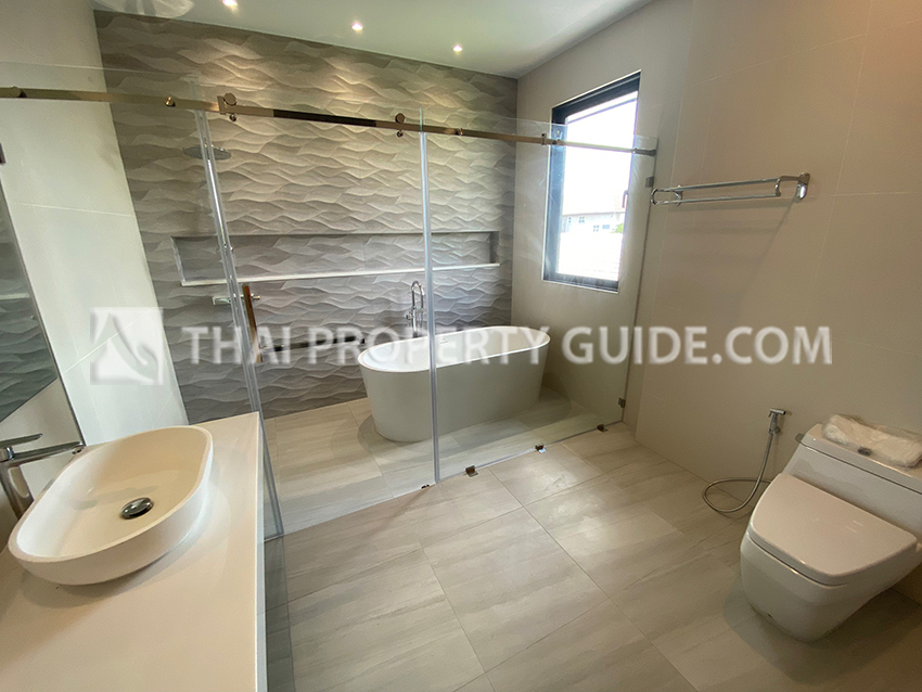 House with Private Pool in Sukhumvit 