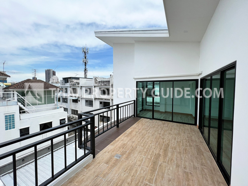 House with Private Pool in Sukhumvit 