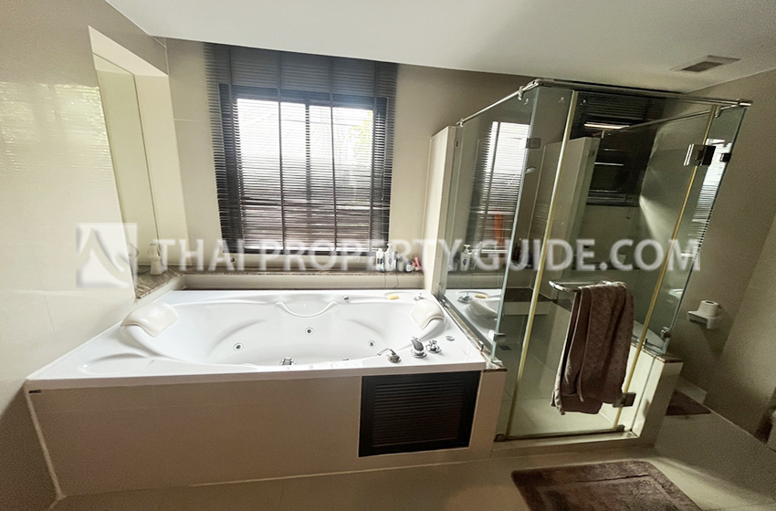 House with Private Pool in Sukhumvit 