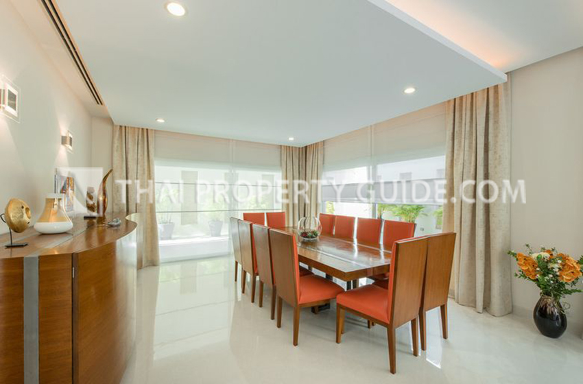 House with Private Pool in Sukhumvit 