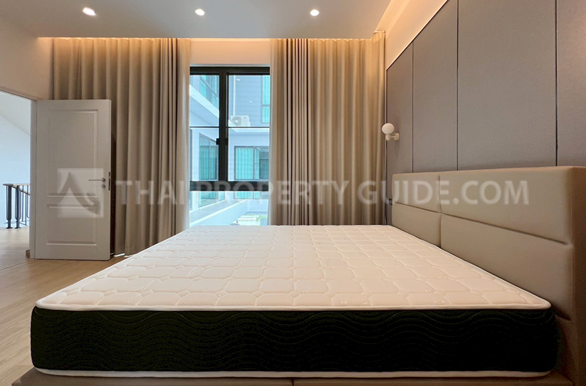 House with Private Pool in Sukhumvit 